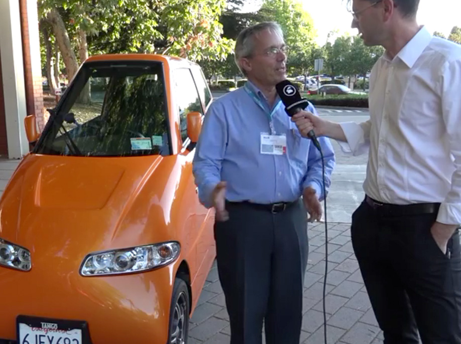 Rick Woodbury (l.) e seu carro urbano ultrafino - Foto: HAAS. THE TREDWATCHER.