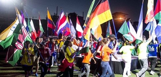 Pro Sky fliegt Jugendliche zum Toleranz-Turnier nach Köln