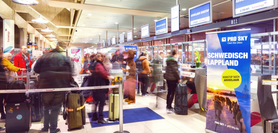 Erster non-stop Flug von Köln nach Schwedisch Lappland: Pro Sky überrascht Reisende mit Rentieren auf dem Flugfeld