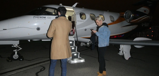 Unser Bild des Monats: Privatjetflug im Ofenbach-Style