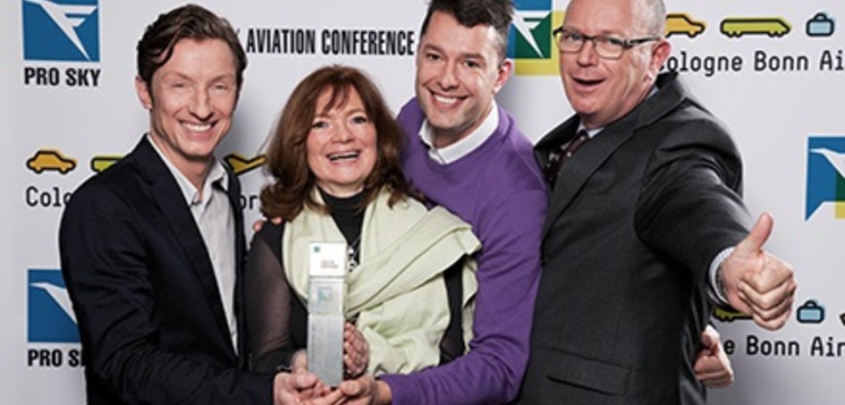 PRO SKY Aviation Excellence Award 2014 für den perfekten VIP-Flug (v.l.n.r.): Armin Truger (CEO, PRO SKY AG), Brigitte Anspach und Olivier Lamoral, (Charter Department, Luxair) und Gilles Meynard (Man