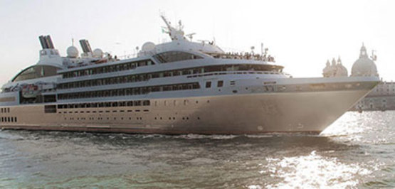 Pro Sky fliegt VIP-Gäste zur Taufe der Superyacht Le Soléal